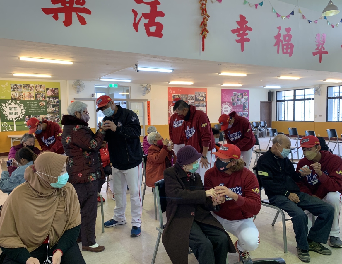 禾聯家電攜手棒球隊，社會服務翠柏老人安養中心-4.JPG