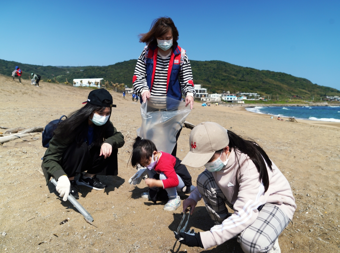 3-拾取垃圾2.jpg