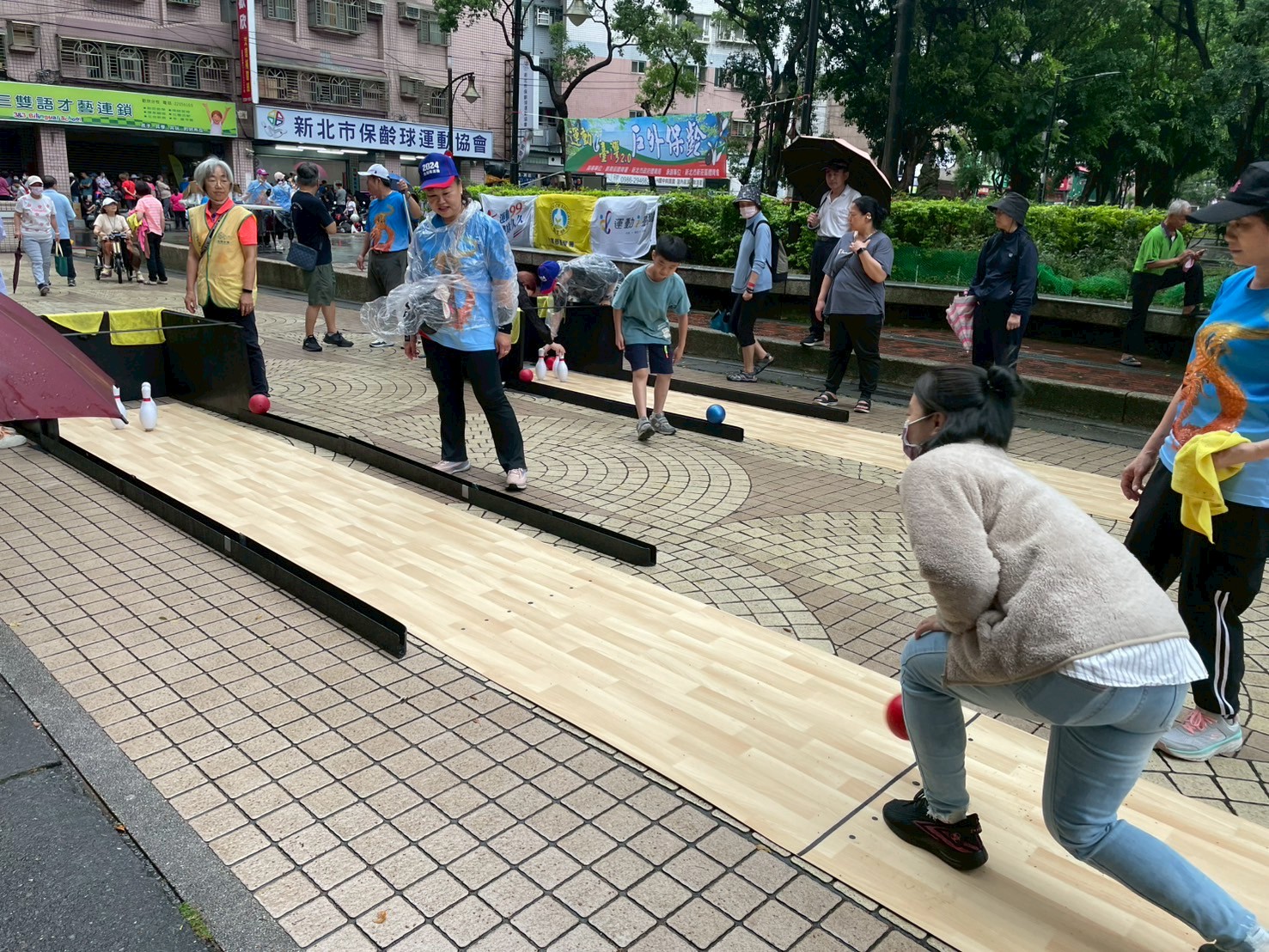LINE_ALBUM_1140420新莊區體育會戶外保齡（委員訪視）_250421_2.jpg