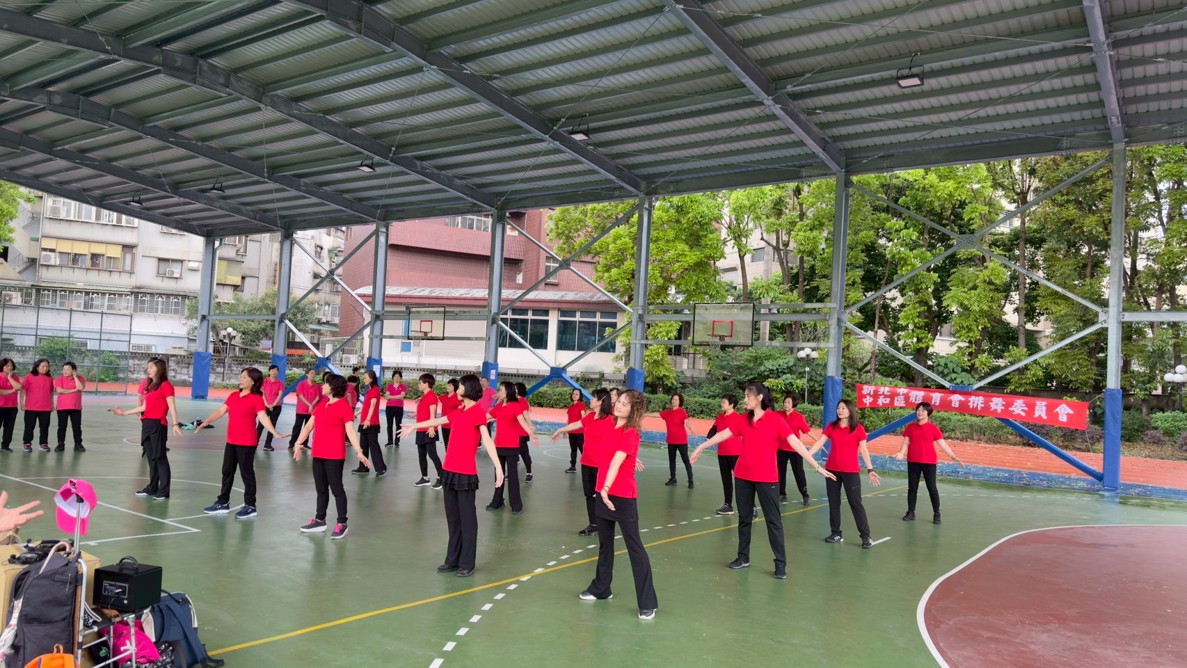 1140426新北市中和區體育會各隊排舞觀摩表演—中和市民活動中心旁_250429_3.jpg