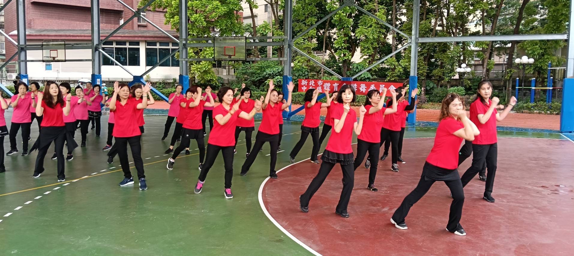1140426新北市中和區體育會各隊排舞觀摩表演—中和市民活動中心旁_250429_10.jpg