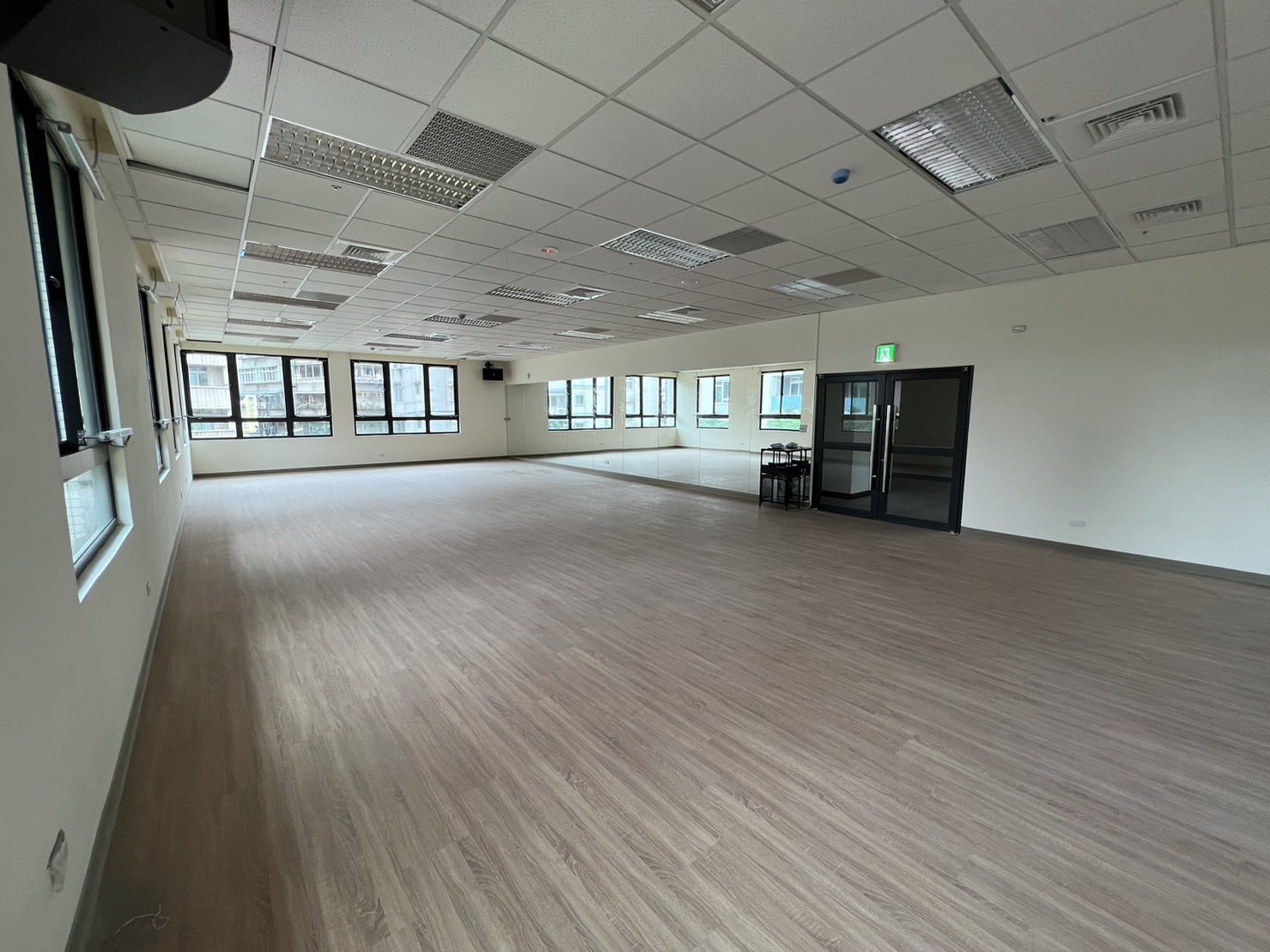 Waypoint FITNESS中和館有寬敞的團體課程教室