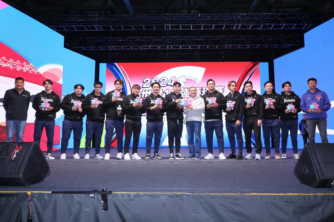 世界12強臺灣英雄見面會，侯友宜回送世壯運吉祥物壯寶