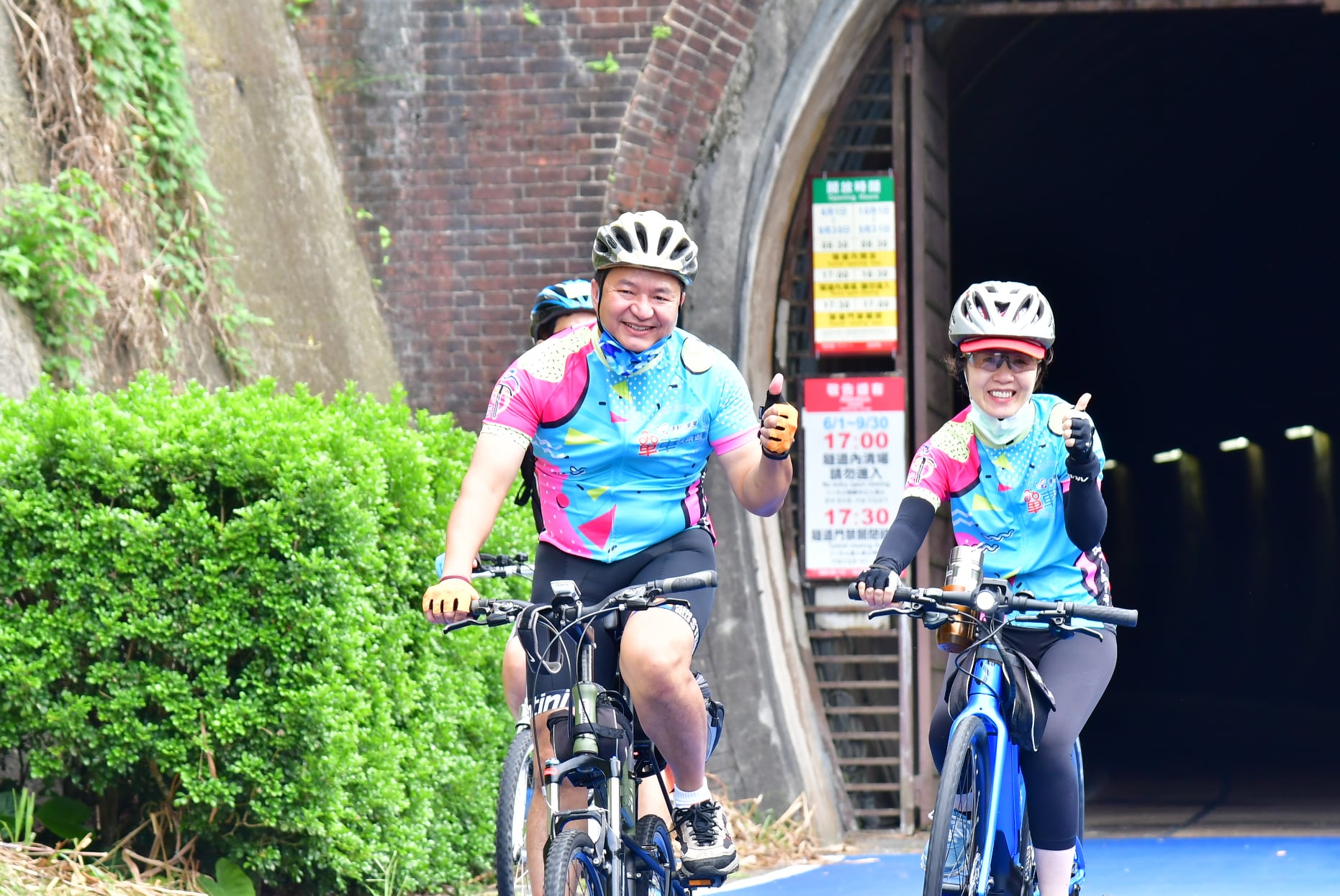 舊草嶺隧道非常涼快消暑(圖片中華民國自行車騎士協會)