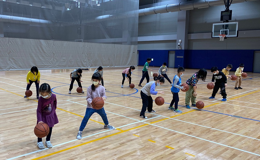 新店國民運動中心讓張智峰教你打籃球