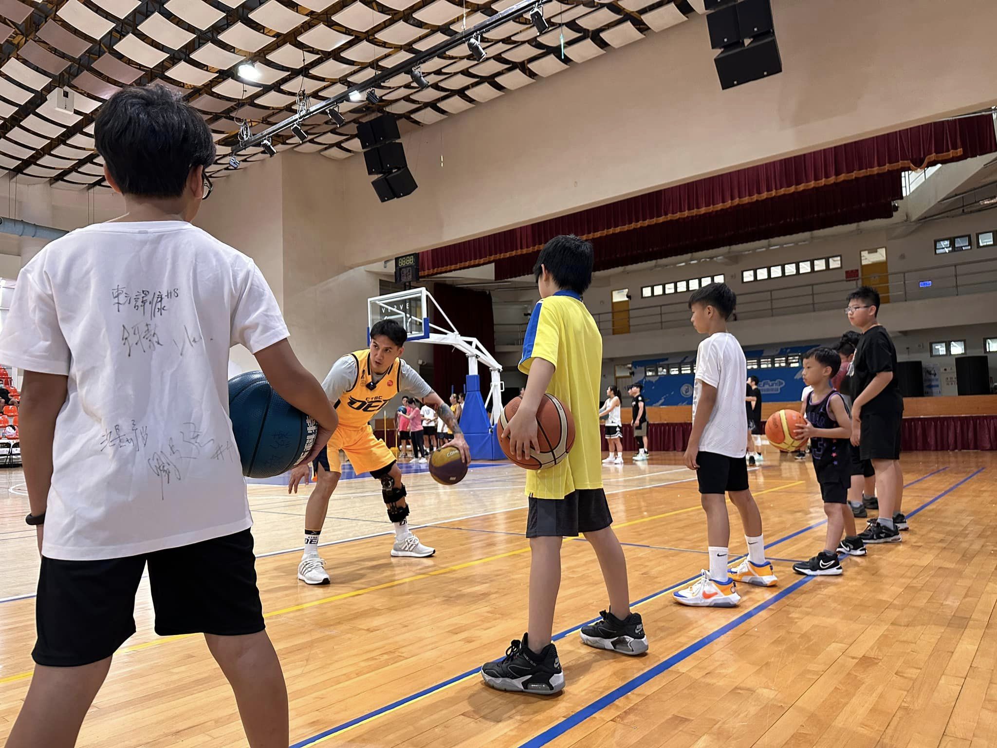 【新北運動熱區】2023金牌選手限定課_中信特攻教民眾打籃球