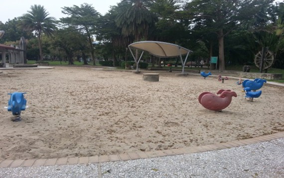 兒童遊戲沙坑暨親子戲水區